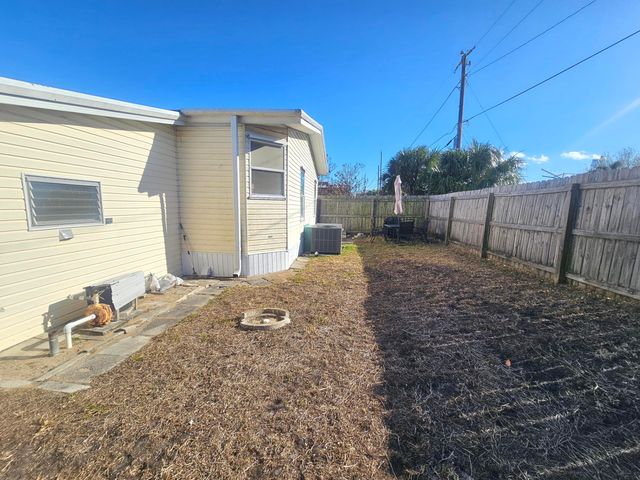 8110 SE Eagle Avenue, Hobe Sound, FL 33455