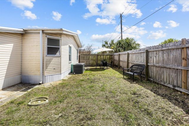 8110 SE Eagle Avenue, Hobe Sound, FL 33455