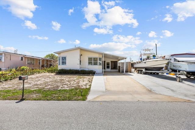 8110 SE Eagle Avenue, Hobe Sound, FL 33455