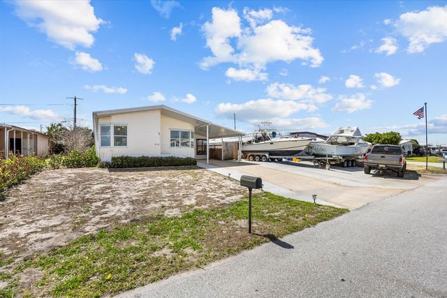 8110 SE Eagle Avenue, Hobe Sound, FL 33455