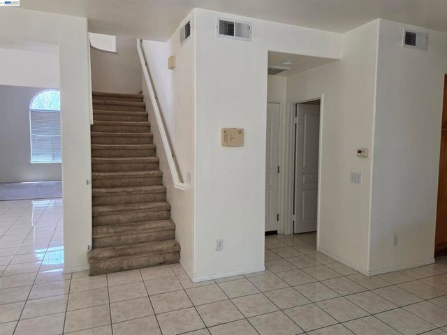 132 Citrine Ct, Gardena, CA 90248