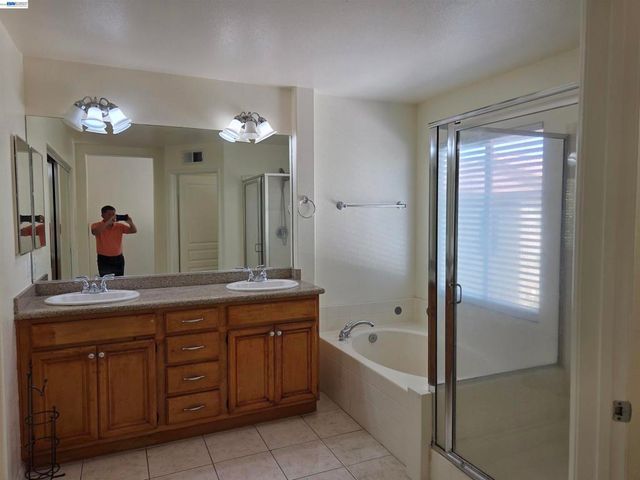 132 Citrine Ct, Gardena, CA 90248