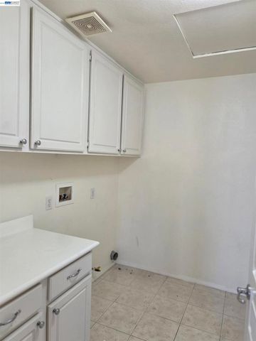 132 Citrine Ct, Gardena, CA 90248