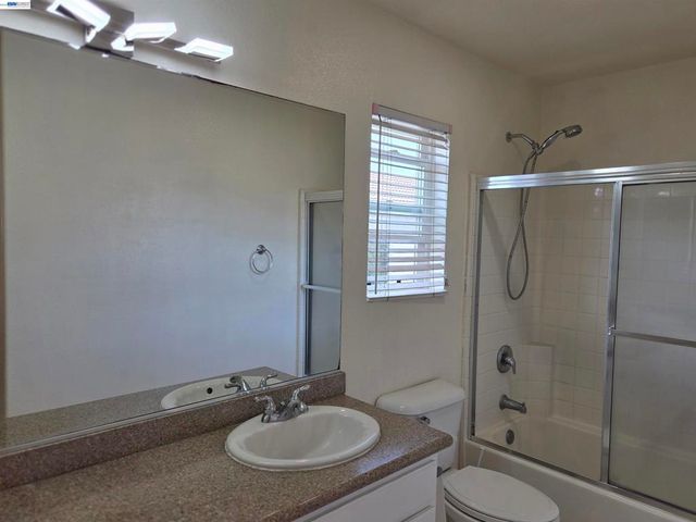 132 Citrine Ct, Gardena, CA 90248