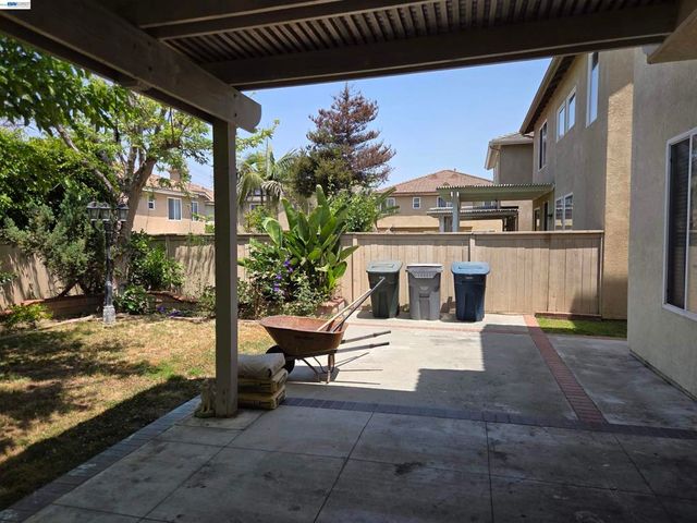 132 Citrine Ct, Gardena, CA 90248