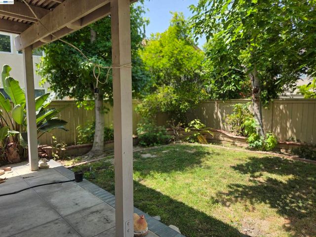 132 Citrine Ct, Gardena, CA 90248