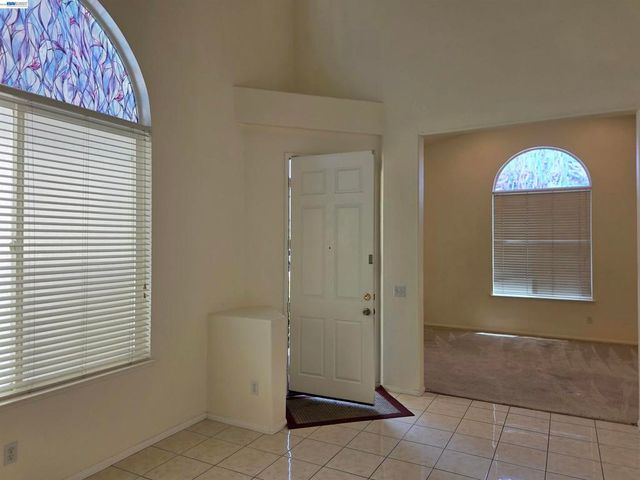 132 Citrine Ct, Gardena, CA 90248