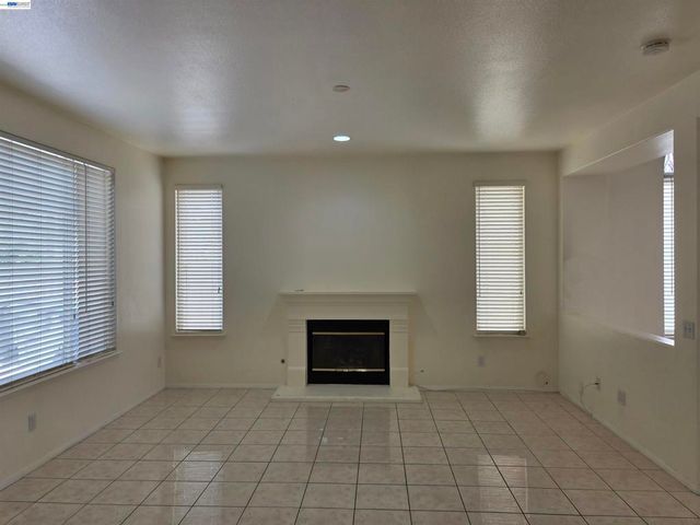 132 Citrine Ct, Gardena, CA 90248