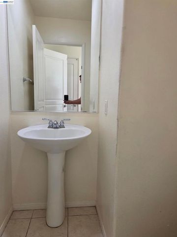 132 Citrine Ct, Gardena, CA 90248