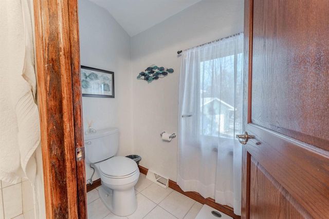 2210 WESTWIND ROAD, Oshkosh, WI 54904