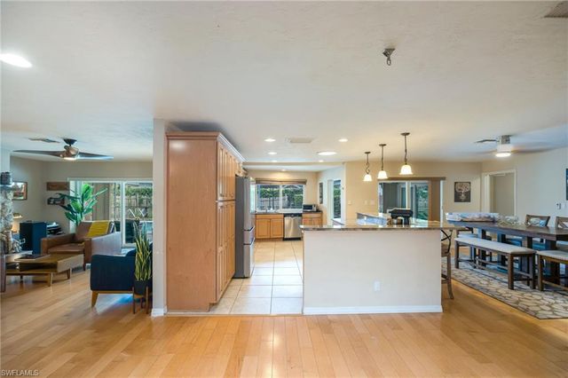 216 Willoughby DR, Naples, FL 34110