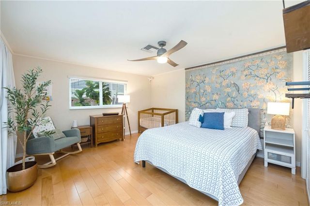 216 Willoughby DR, Naples, FL 34110