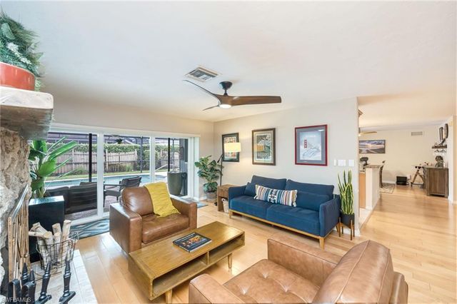 216 Willoughby DR, Naples, FL 34110