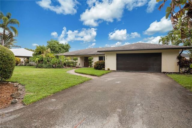 216 Willoughby DR, Naples, FL 34110
