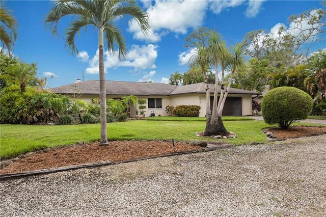 216 Willoughby DR, Naples, FL 34110
