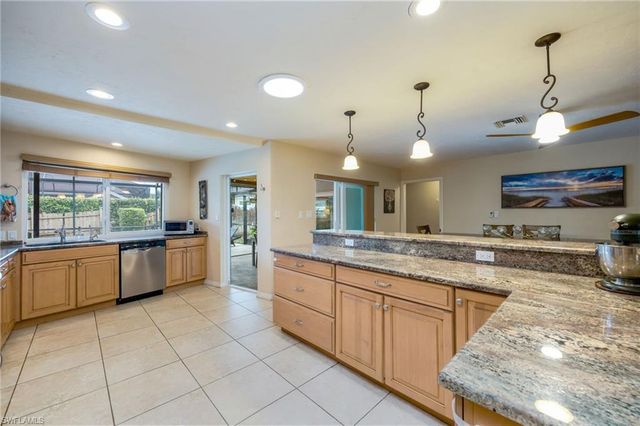 216 Willoughby DR, Naples, FL 34110
