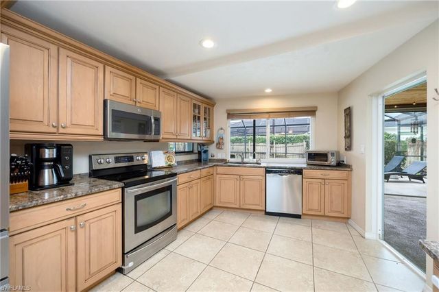 216 Willoughby DR, Naples, FL 34110