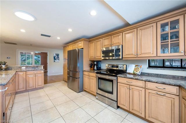 216 Willoughby DR, Naples, FL 34110