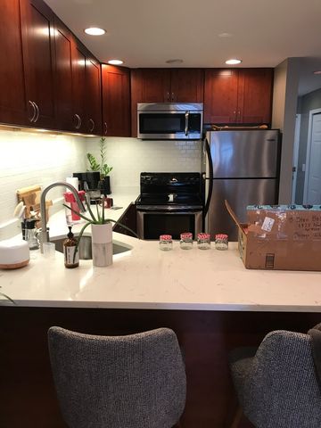 2828 N Burling Street 208, Chicago, IL 60657