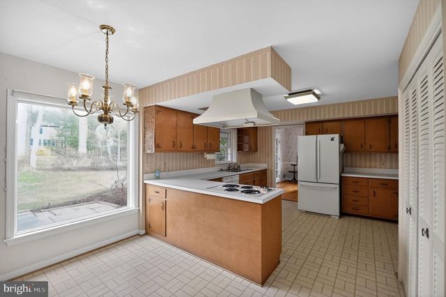 8624 REDWOOD DR, Vienna, VA 22180