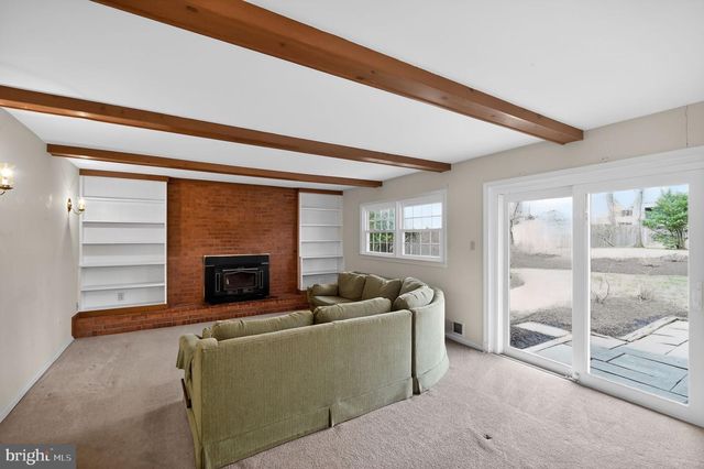 8624 REDWOOD DR, Vienna, VA 22180