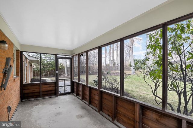 8624 REDWOOD DR, Vienna, VA 22180