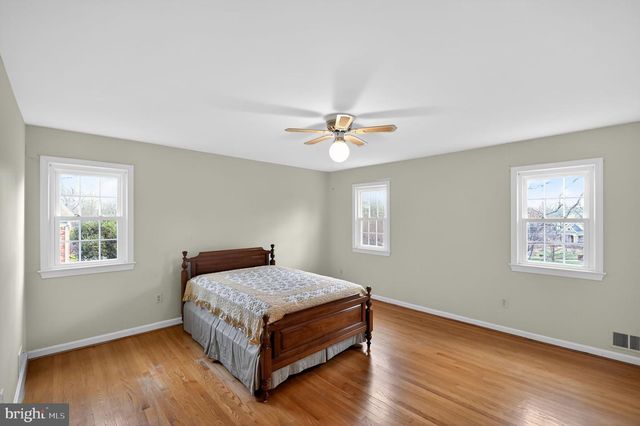 8624 REDWOOD DR, Vienna, VA 22180