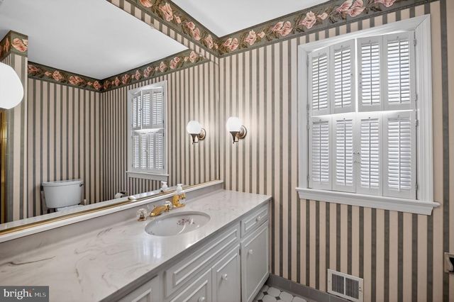 8624 REDWOOD DR, Vienna, VA 22180