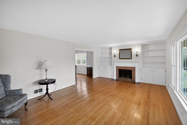 8624 REDWOOD DR, Vienna, VA 22180