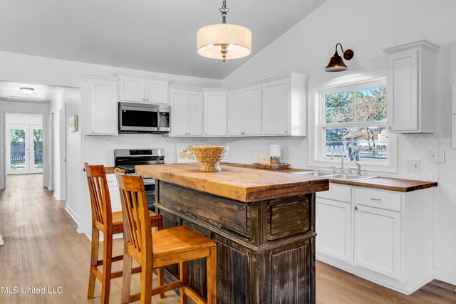 103 Rosemary Avenue, Long Beach, MS 39560