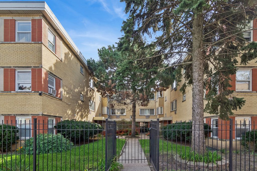 7315 N Oakley Avenue 2A, Chicago, IL 60645 — exterior