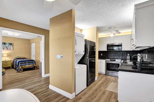 1050 Citrus Way 203, Delray Beach, FL 33445