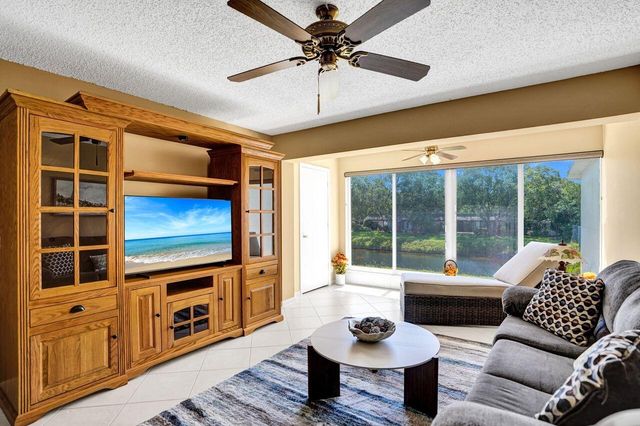 1050 Citrus Way 203, Delray Beach, FL 33445
