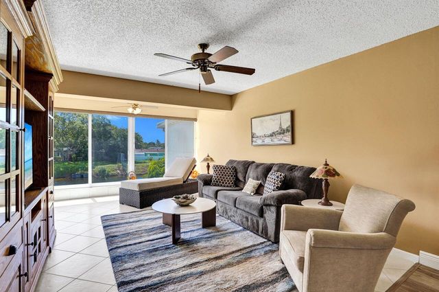 1050 Citrus Way 203, Delray Beach, FL 33445