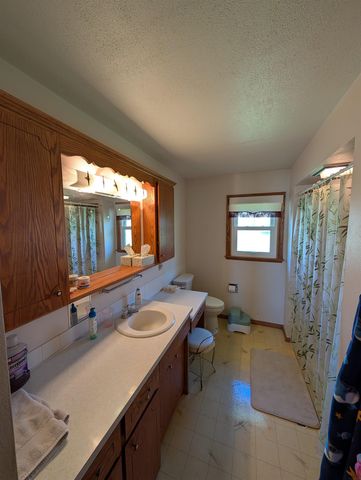 413 Maple Street, Elma, IA 50628