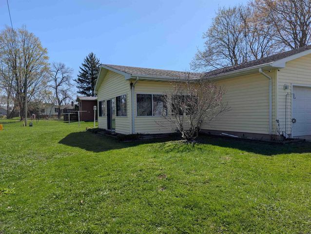413 Maple Street, Elma, IA 50628