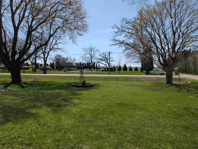 413 Maple Street, Elma, IA 50628