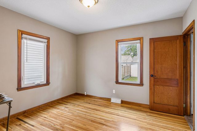 870 22nd Avenue SE, Minneapolis, MN 55414