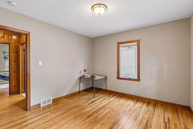 870 22nd Avenue SE, Minneapolis, MN 55414