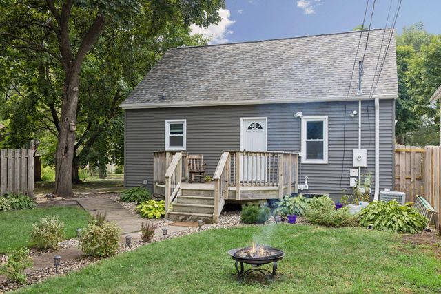 870 22nd Avenue SE, Minneapolis, MN 55414