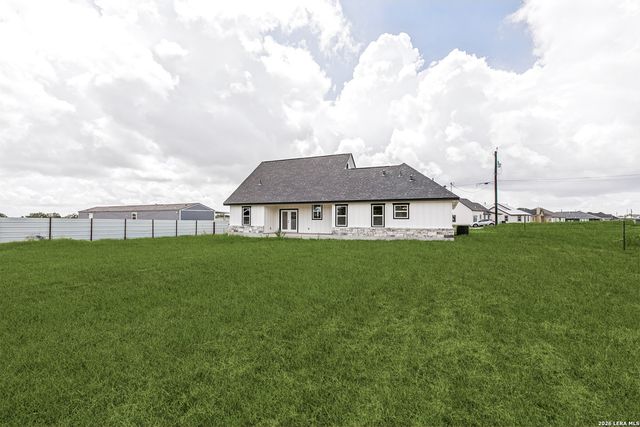 12911 Nuevo Arroyo Dr, Atascosa, TX 78002