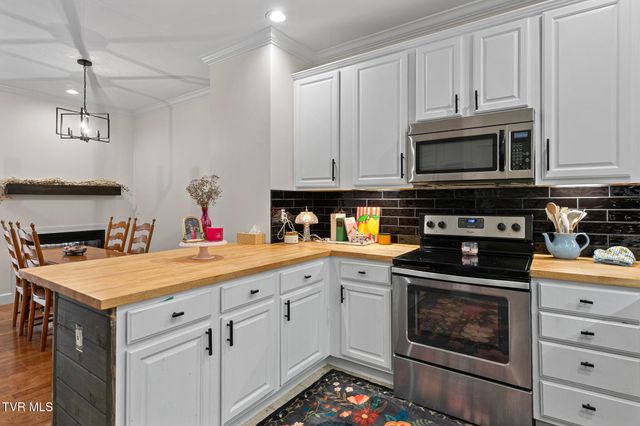 1100 Cherokee Road Apt 2, Johnson City, TN 37604