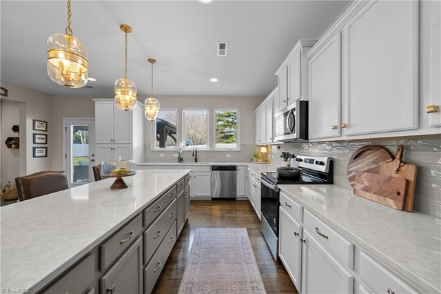 109 Sherwood Court, Advance, NC 27006