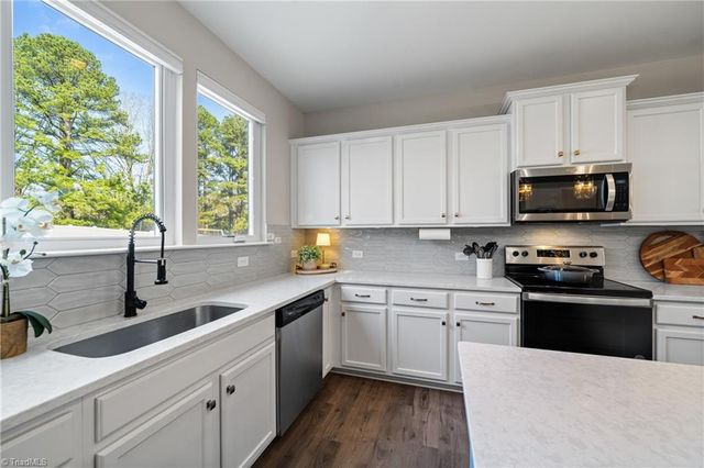 109 Sherwood Court, Advance, NC 27006