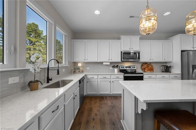 109 Sherwood Court, Advance, NC 27006