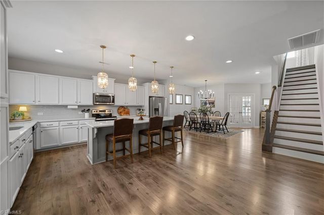 109 Sherwood Court, Advance, NC 27006