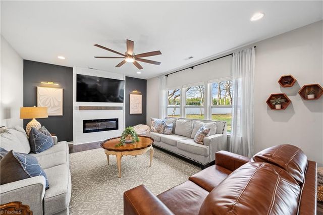 109 Sherwood Court, Advance, NC 27006