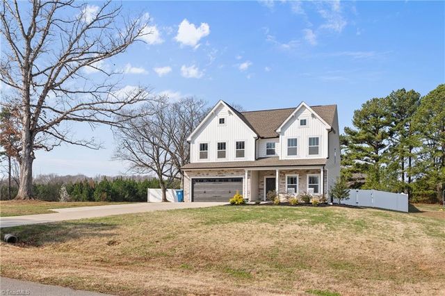 109 Sherwood Court, Advance, NC 27006