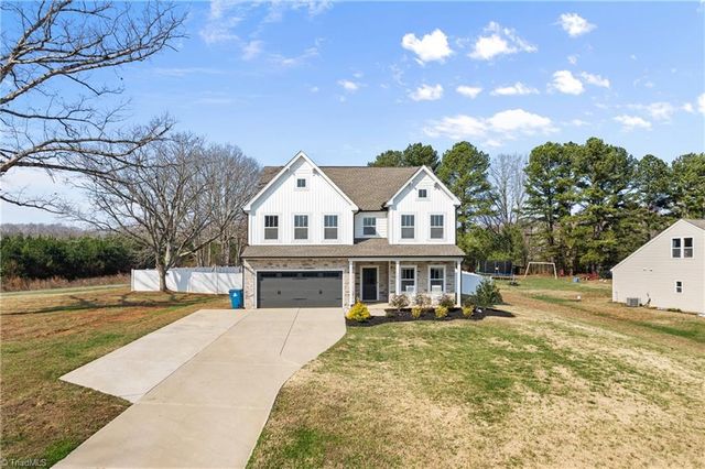 109 Sherwood Court, Advance, NC 27006
