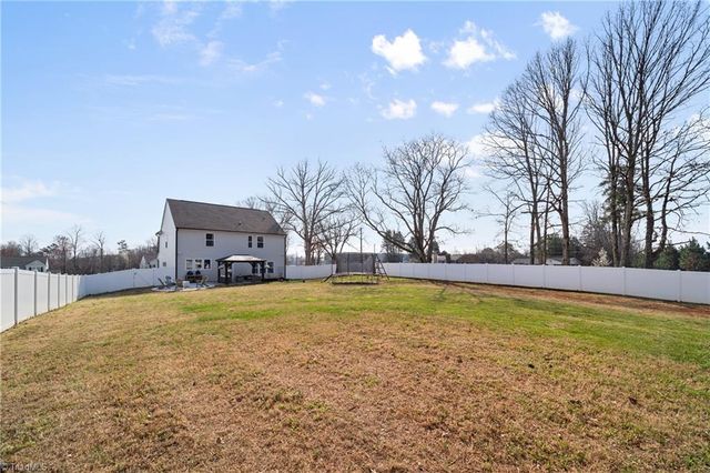 109 Sherwood Court, Advance, NC 27006